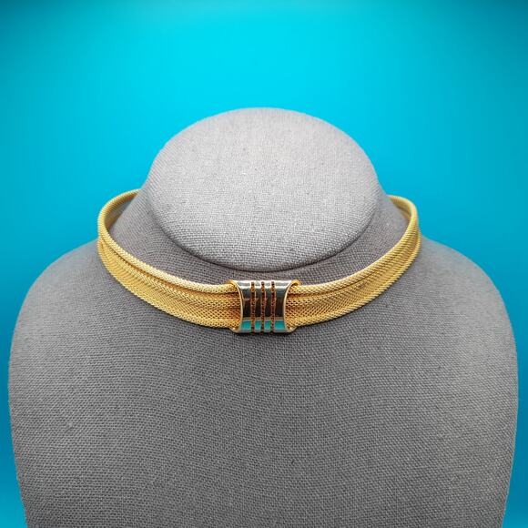 Vintage Small Mesh Collar Necklace, Mid Century, Gold Tone, 14 Inches - Picture 2 of 10
